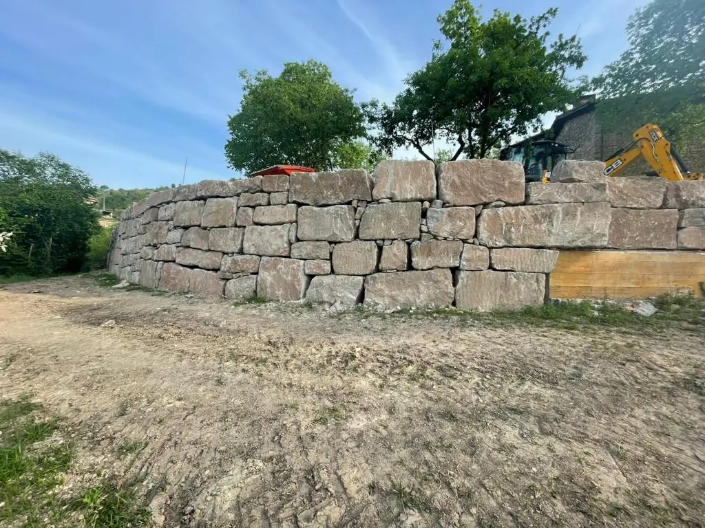 Muro de rocalla en Barcelona 1 Muro de rocalla en Barcelona - Joma Excavaciones